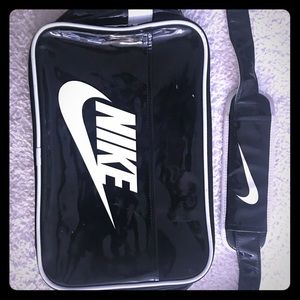 Nike messenger bag 💼